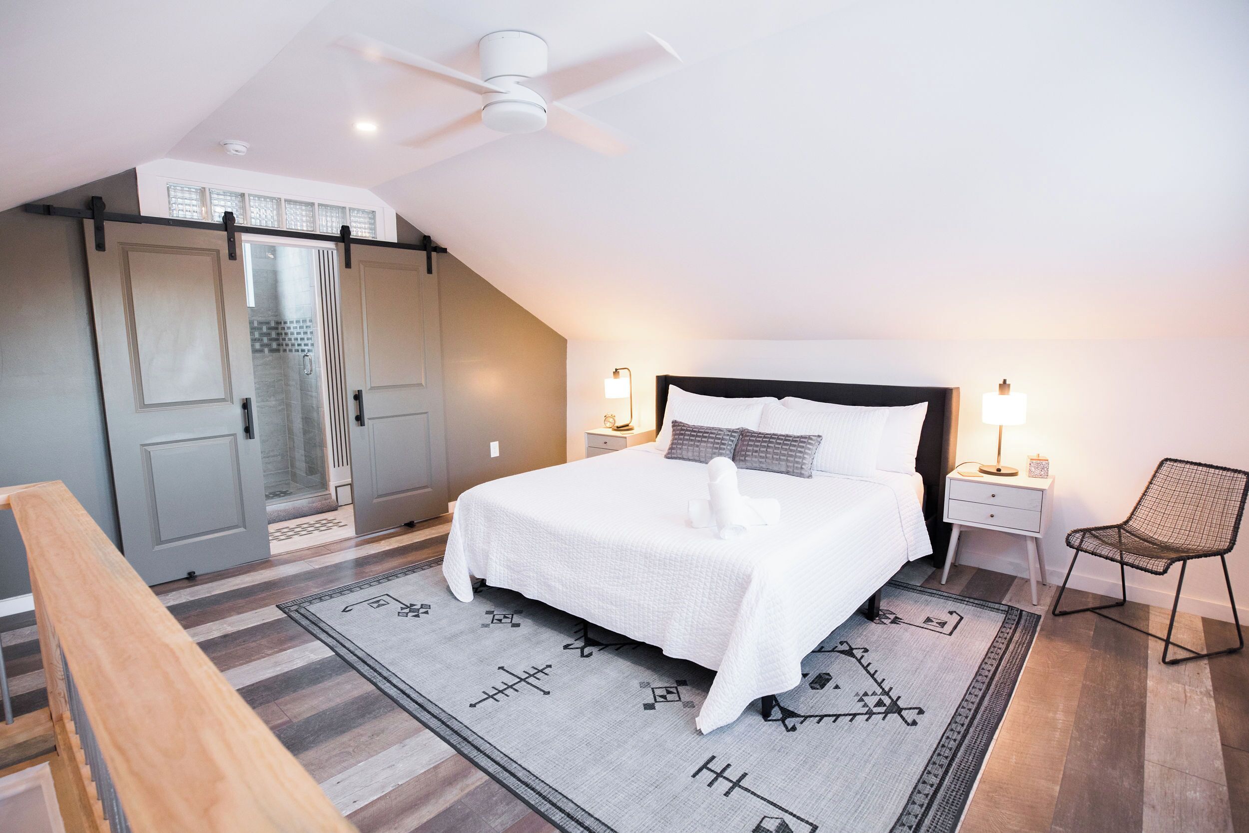3 bedrooms, desk, iron/ironing board, WiFi (free)
