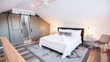 3 bedrooms, desk, iron/ironing board, WiFi (free)