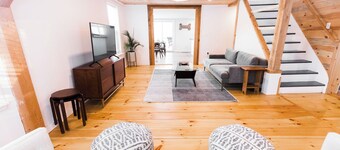 3BR Creekside Retreat with Hot Tub, Firepit & 10min to Hudson