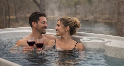 Blue Heron House - 3BR Creekside Retreat with Hot Tub, Firepit & 10min to Hudson