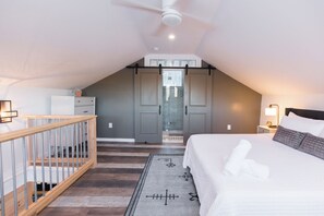 Tabla de planchar con plancha, wifi, ropa de cama