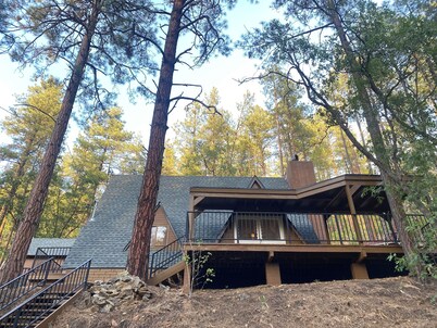 Hot Tub - Cabin in Forest
