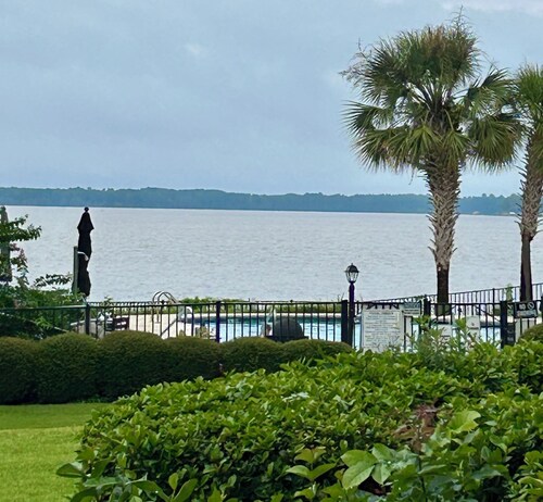
Beautiful, ground level 3-bedroom condo with pool on scenic Lake Marion