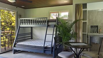 1 habitación, tabla de planchar con plancha, wifi gratis y ropa de cama