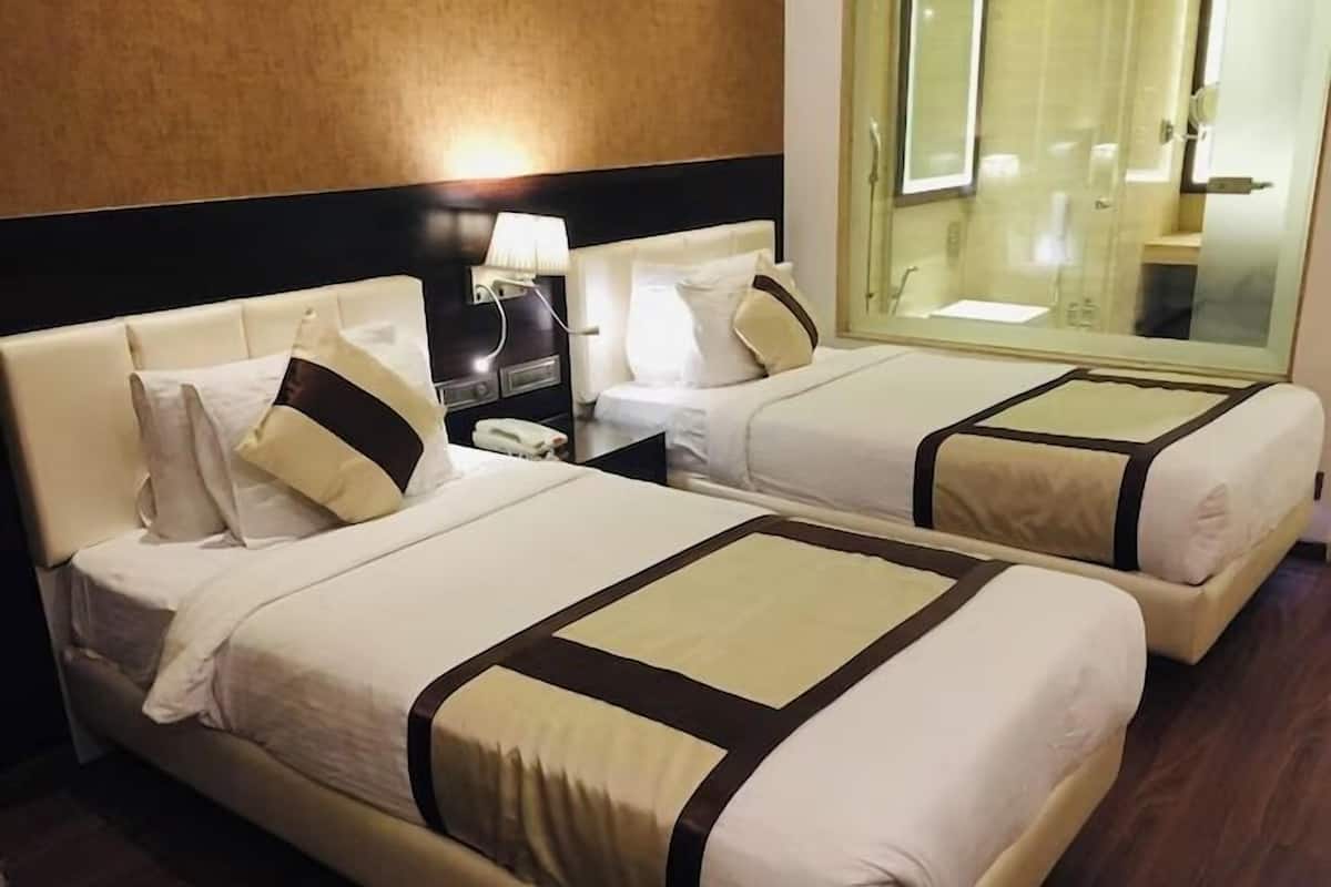 双床房 | 高档床上用品、办公桌、笔记本电脑工作区、免费 WiFi
