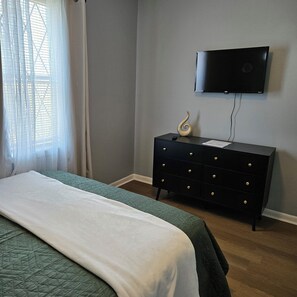 4 chambres, fer et planche à repasser, Wi-Fi, draps fournis