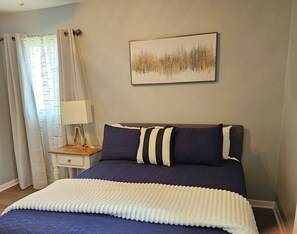 4 bedrooms, iron/ironing board, WiFi, bed sheets