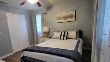 4 bedrooms, iron/ironing board, WiFi, bed sheets