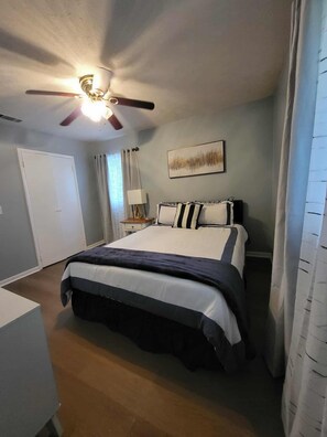 4 Schlafzimmer, Bügeleisen/Bügelbrett, WLAN, Bettwäsche