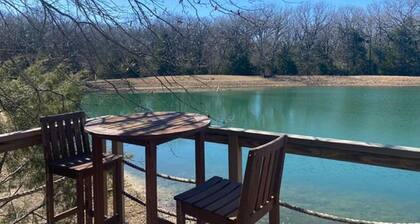 Charming Waterfront Tree House in Kaufman