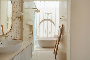 Villa Deluxe, 2 chambres, piscine privée, vue sur la piscine | Baignoire profonde