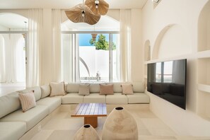 Deluxe Villa, 2 Bedrooms, Private Pool, Pool View | Living area