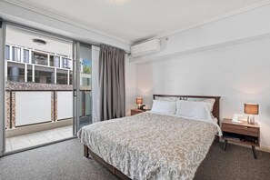 2 bedrooms, desk, iron/ironing board, WiFi