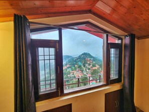 Chambre Familiale, balcon, vue montagne | Vue de la chambre