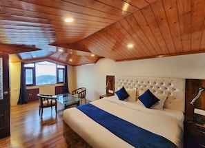 Quarto família, sacada, vista para a montanha | Wi-Fi de cortesia