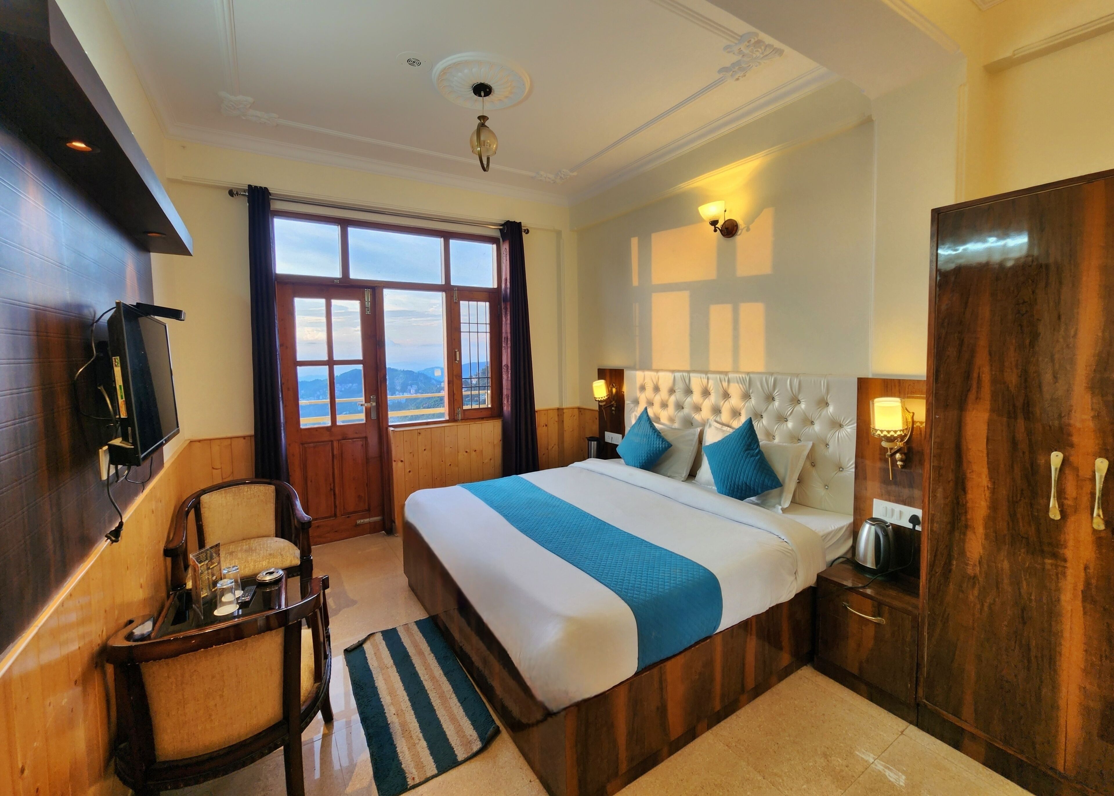 Rom – premium, balkong, fjellutsikt | Wi-fi (inkludert)