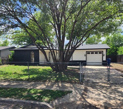 Enjoyable 3-bedroom house with AC in San Antonio
