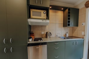 Fridge, microwave, stovetop, toaster - Alpine Springs Motel | Unit 4 - HS51214 (Hanmer Springs)