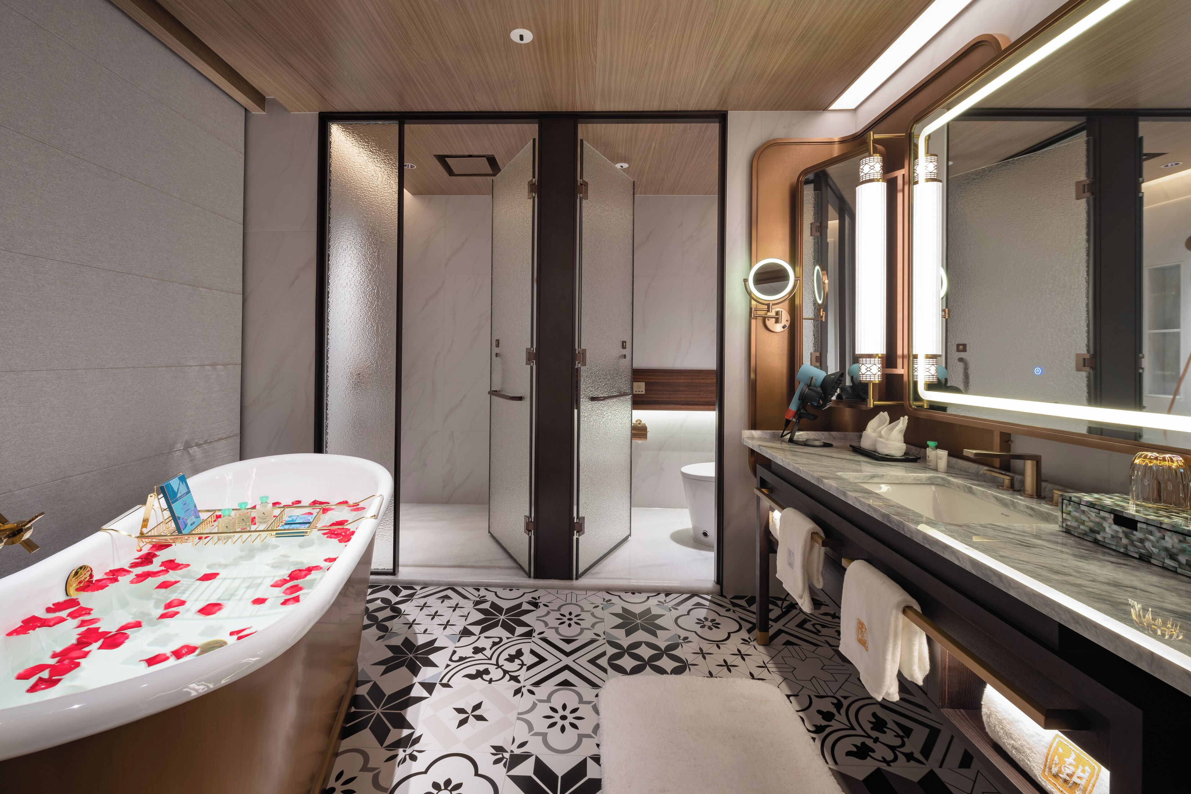 Executive Studio Suite | Bathroom