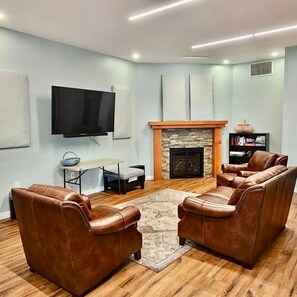 Smart TV, fireplace, DVD player, books - `Sweet Spot` on Sugar Mountain! In Sugar Ski & Country Club (Sugar Mountain)