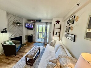 Smart-TV, Kamin, Videothek