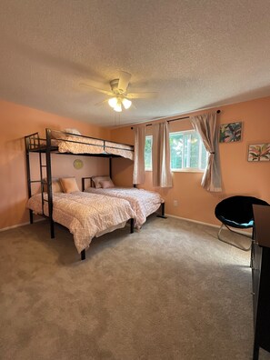 3 bedrooms, iron/ironing board, free WiFi, bed sheets