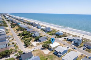 Chaises longues, serviettes de plage