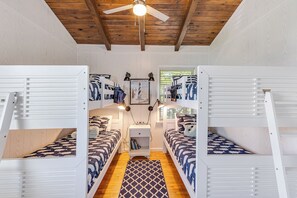 3 chambres, bureau, Wi-Fi gratuit, draps fournis