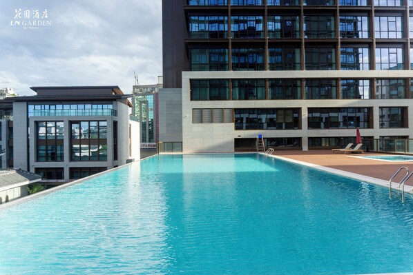 Outdoor pool - LN Garden Maoming (Maoming)