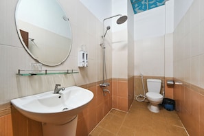 Family Room | Bathroom | Shower, rainfall showerhead, designer toiletries, hair dryer
