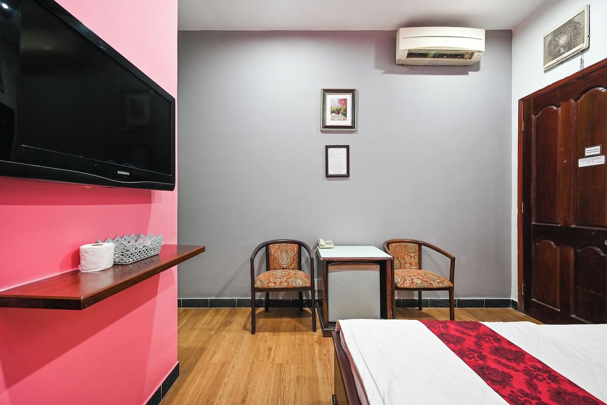 Standard Double Room | Desk, free WiFi, bed sheets
