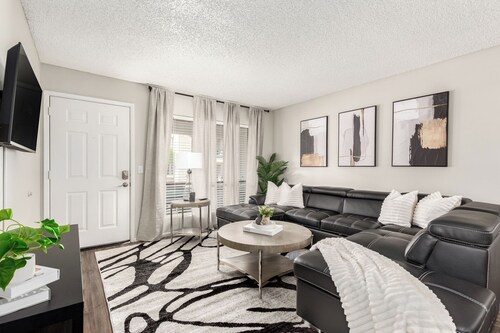 Modern, Comfy HOME near ASU & PHX airport