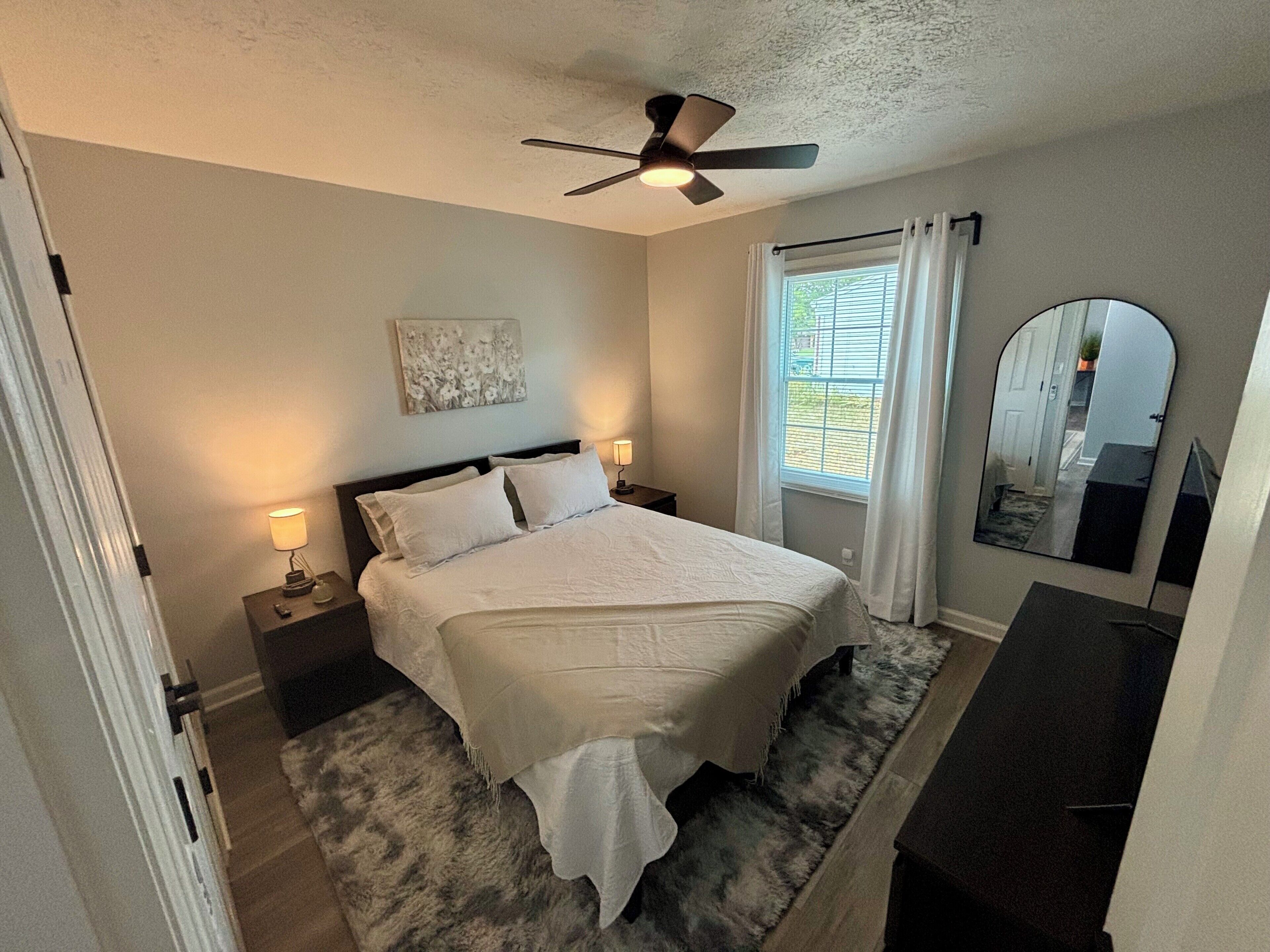 3 bedrooms, desk, iron/ironing board, free WiFi