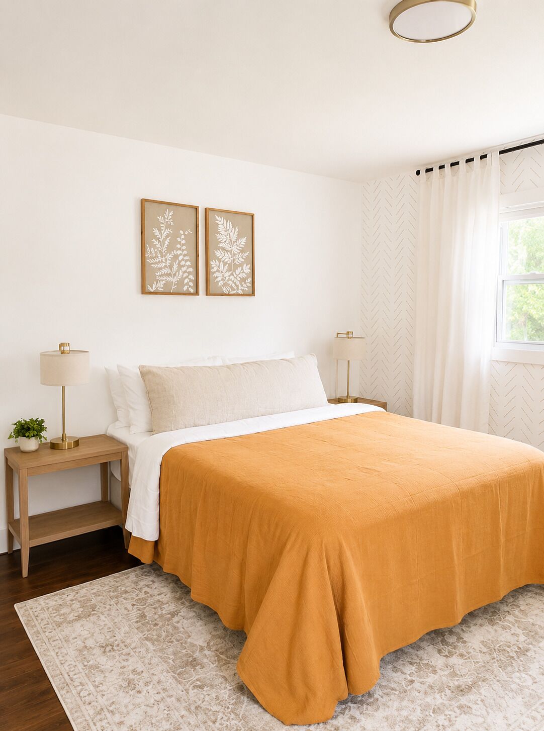 3 habitaciones, tabla de planchar con plancha, wifi y ropa de cama 