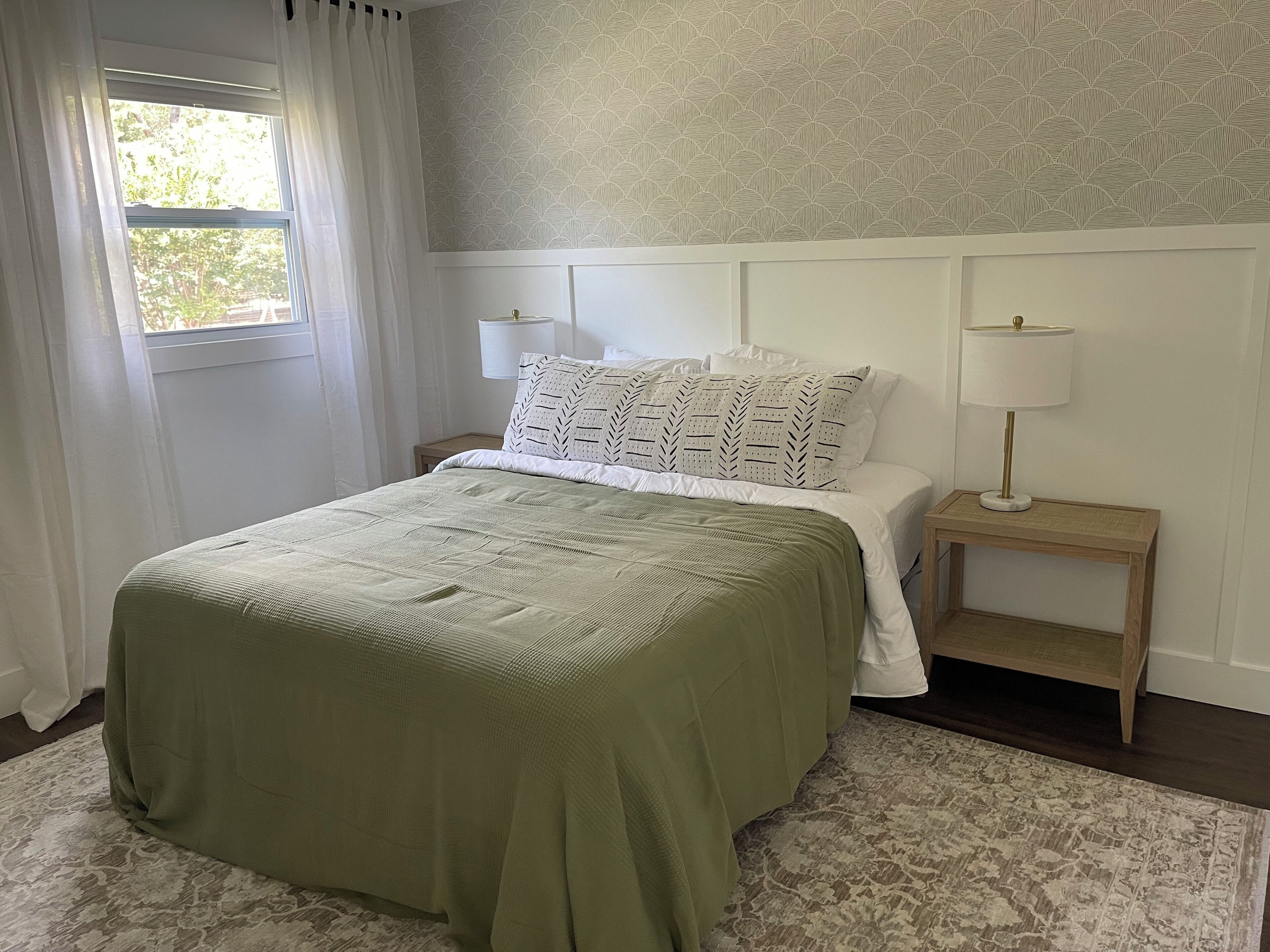 3 bedrooms, iron/ironing board, WiFi, bed sheets