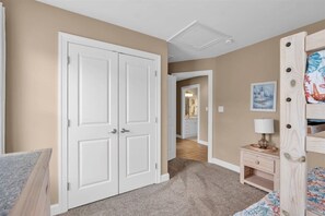 3 多间卧室、熨斗/熨衣板、上网接入