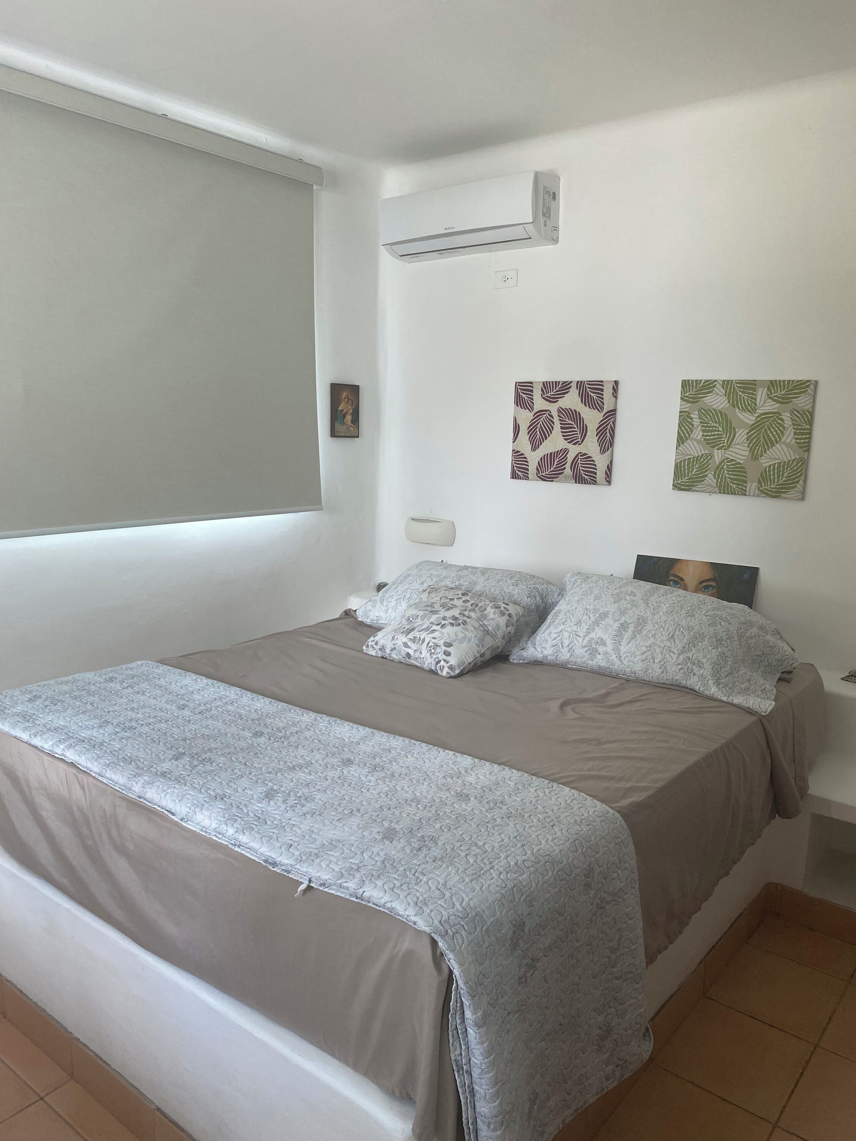 4 habitaciones, tabla de planchar con plancha, wifi y ropa de cama 