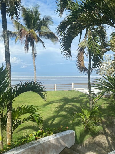 House by the sea, with large gardens, private, comfortable, for 11 people.