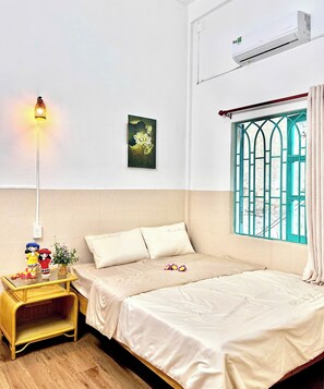 Basic Double Room Single Use, River View | Desk, free WiFi