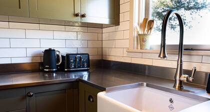 Historic Castle Coach House – Trail & Wineries