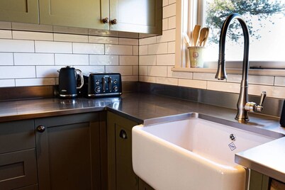 Historic Castle Coach House – Trail & Wineries