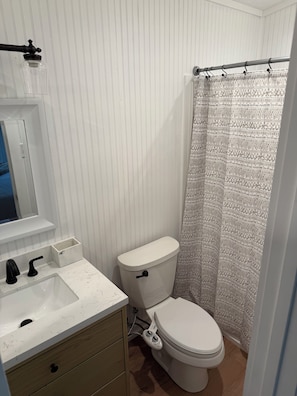 Dusche, Bidet, Handtücher, Seife