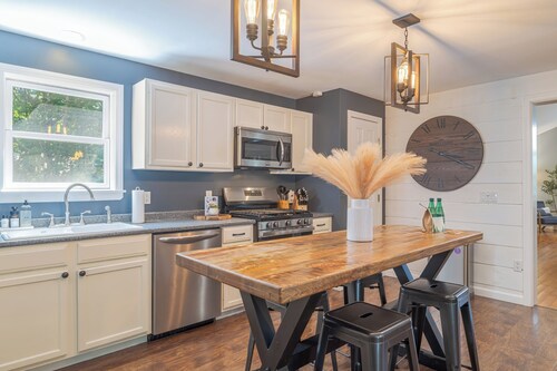 Reconnect at this 4BR retreat near Acadia w/ Fire Pit, Game Room, Yard Games & More