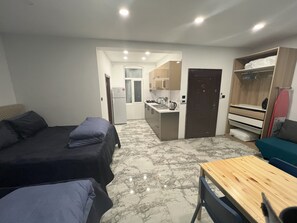 1 bedroom, iron/ironing board, WiFi, bed sheets - Adorable apartment in Istanbul,5 meters from the window is a mountain view park, (İstanbul)