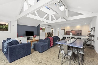 Boat House Villa 1 - Central Barwon Heads, beaches, shops, restaurants