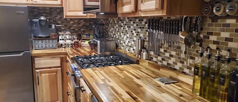 Microondas, horno, placa de cocina y lavavajillas