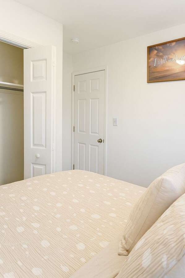 3 bedrooms, iron/ironing board, free WiFi, bed sheets