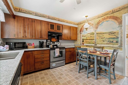 Charming Presque Isle 3BR - Near Hospitals & Lake