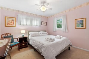 3 室のベッドルーム、アイロン / アイロン台、WiFi、ベッドシーツ