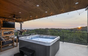 Terrace/patio - Rooftop w/ Mtn & Sunrise Views, Hot Tub, Indoor Pool, Near Dollywood & PS5 (Pigeon Forge)